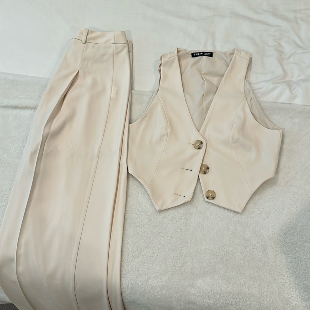 Suit Set - Picture 2 of 10